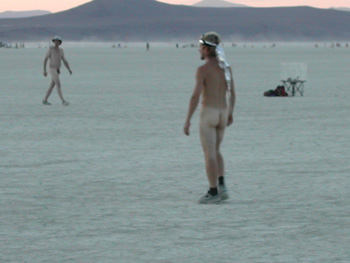nakedfrisbee2